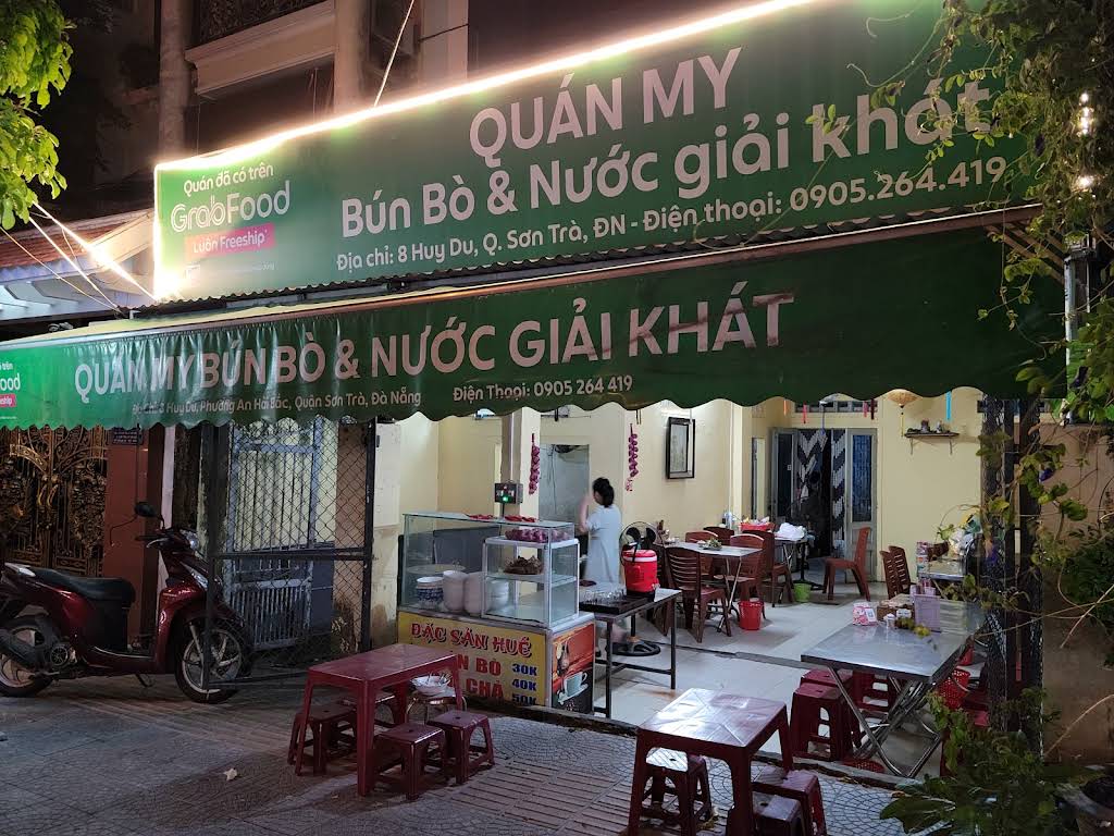 Bun Bo Hue Co My restaurant storefront at night with GrabFood signage on Huy Du street in Son Tra Da Nang